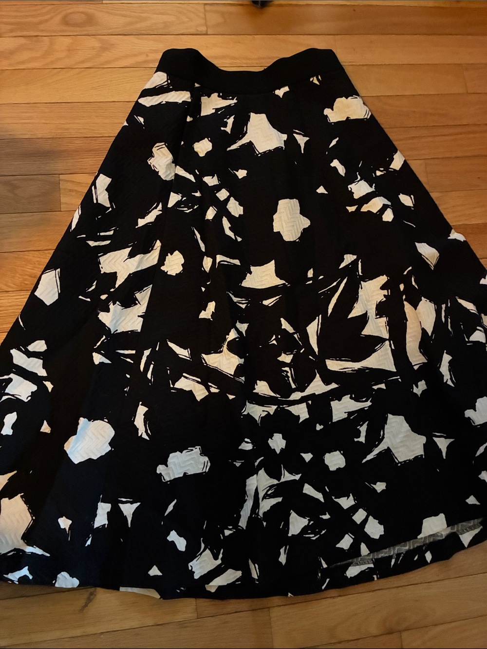Banana Republic Black and White Abstract A-Line Skirt - Flare Silhouette